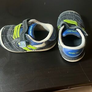 Stride rite baby boy  shoes. EUC. Walking.